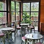 Montebello Bussines & База отдыха Устронь