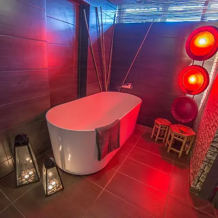 Montebello Bussines & אוסטראון