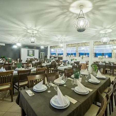 Montebello Bussines & פארק נופש אוסטראון